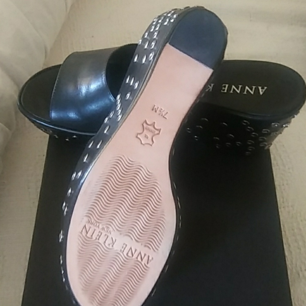 Shoes - Picture 3 of 4